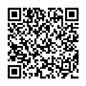 张铁只用两根手指像捏着一个核桃一样捏着长枪的一端二维码生成