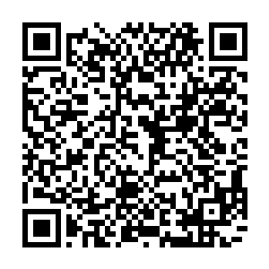 张铁回到自己的房间以后就收到了他在拍卖会上拍到的东西――一个水晶金字塔二维码生成