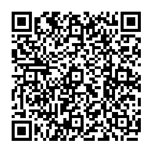 当他们进行新一轮下棋的时候　此时的风清扬　却是追随盖九幽走到了一条通天之路上二维码生成