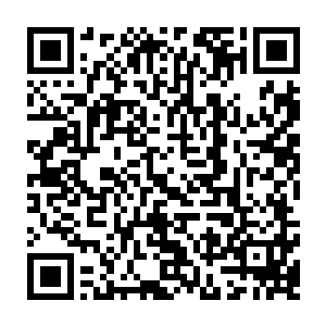 当全国上下的电视观众们都还在日复一日地看着各种各样粗制滥造的武侠片二维码生成