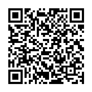 当几十名患者和他们的家属拖着孱弱的身体站成一排给他们鞠躬二维码生成