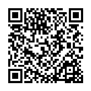 很快的华校长也是带着丁羽他们一同的来到了自己的办公室二维码生成