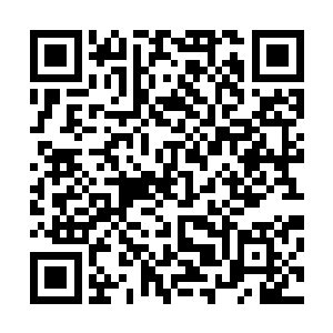 很显然他刚才的丢人表现让之前还支持他的同学都纷纷倒戈二维码生成