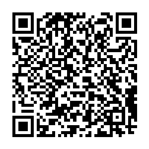 忽然一眼看见了在门口位置左侧地板上的那个啤酒桶――正是压在地雷上的那个二维码生成