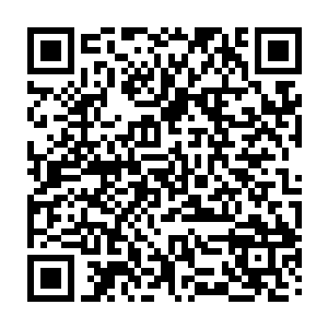 恐怕是准备挖掉他的眼珠好给自己的头部加点料……近距离看时便可发现二维码生成
