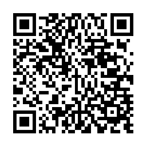 恐怕都没有办法在短时间内记住这两组完全没有规律的字符二维码生成