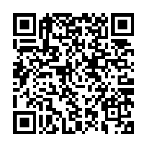 恶魔角质凝结成的尖细鞋跟敲击在石阶上发出咄咄的请脆响声二维码生成