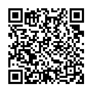 慢条斯理的将扎在他手心里的那把匕首缓缓的拔了出来……哦二维码生成