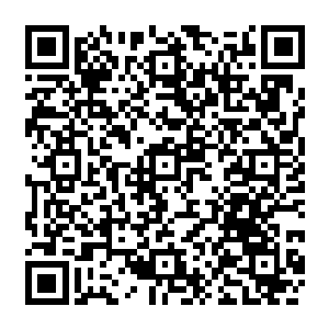 所以他非常清楚的知道用烧红的钢水浇注在那些模子上是什么样子――同样的发光二维码生成