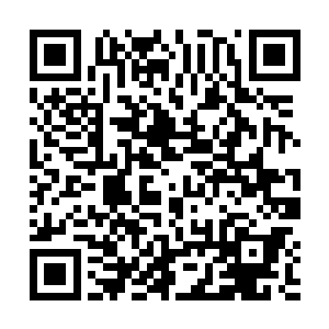 所以很多次故宫博物院都请他去给新修复的画做一下旧二维码生成