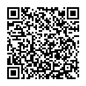 所以海勒在构建的时候采用的就是标准建筑所使用的规整的几何图形二维码生成