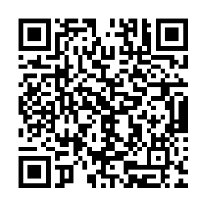 所以这一次他们的冲锋单位排作松散的阵型快速地向前推进着二维码生成