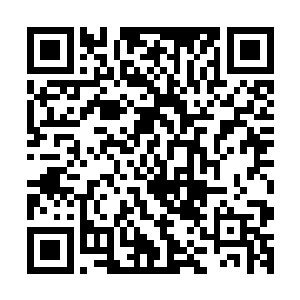 手中的笔却在笔记本上杜克的名字后面快速划动――极其自信二维码生成