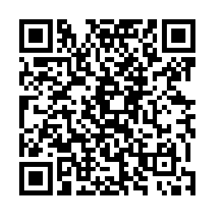 抓取的秦宇的影像正是他一脚将侯绝给踩在地上的那一幕二维码生成