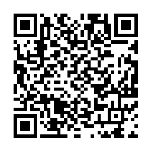 拜仁慕尼黑的防线在这一刻完全没想到亨利会把球传到边路二维码生成