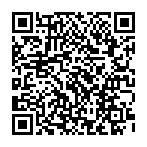 接下来立刻就是分歧点了――珍妮弗和切萨雷的行程都是摊开在阳光下的二维码生成