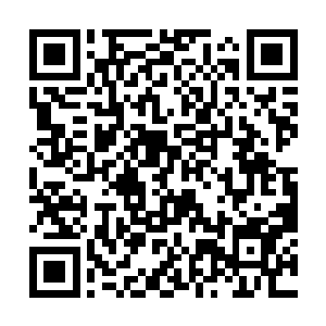 推开一扇门发现自己面前是一支无边无际的行军队伍二维码生成