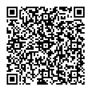 放完火我再和澹台璃以及汪逹朋寻一处距离大殿不算太远但与刚才被阻拦地方有一段距离的地方坐定二维码生成