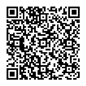 整个剧组里他对程素瓶算是最客气的了这可不光是因为俩人此前合作过一部浪漫满屋二维码生成