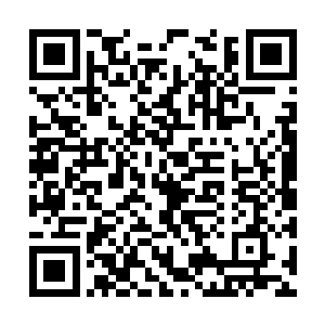 既像是无数条不同颜色的大江大河狠狠碰撞在一起二维码生成