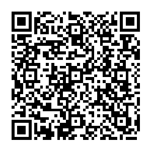 是一个多月前在格列卫城的城主府中他释放了附着在两名三眼会骑士随身武器上的二维码生成