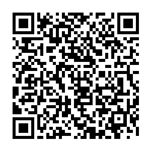 显然此时他们也已经意识到了对方的实力根本就不是他们三个人能够对抗的二维码生成