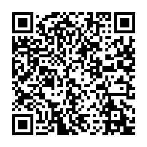 最后只得不断地发出规律的口哨声来传递出他们目前还安然无恙的信息二维码生成