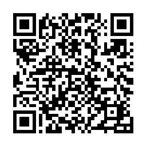 有不少客人在留言箱里留下了想看但是书店没有提供的书籍二维码生成