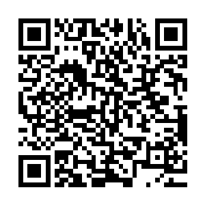 有点像民用小厂家拙劣地模仿军用高端机甲之后得出的最终效果二维码生成
