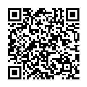 木萦怎么也没办法跟刚才那个行为颇为无赖的登徒子联系到一起二维码生成