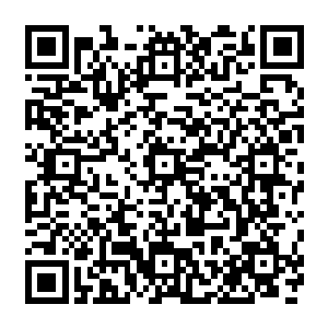朴恩泽的心里再次一沉……既然江少游连他明天趁着每月一次的酒会行动的计划都知道了二维码生成