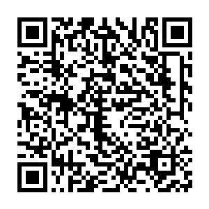 李谦高考完了过来只是跟设计师那边最后敲定了一下设计方案罢了二维码生成