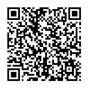 杰就好像是劣质酒吧里临时客串主持人的酒保在介绍表演嘉宾一般二维码生成