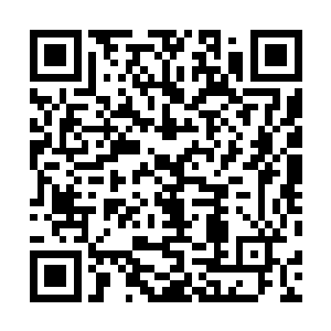 林铭变魔术似的从须弥戒里拿出了特殊灵石材料的神文台二维码生成