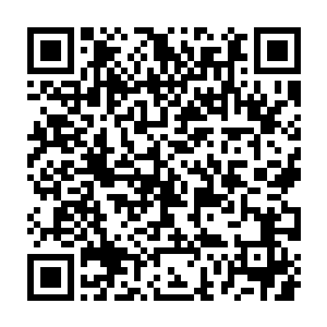柳昔卿只用眼角就察觉现在他们二人已经到了一个令人发指的高度二维码生成