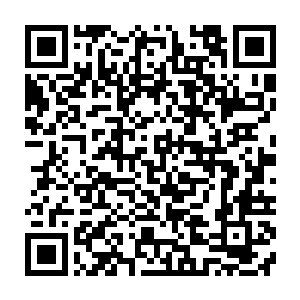 楚子厚发现他在斟自己这杯前手指特意地将酒杯从原来的位置轻轻地推了一下二维码生成