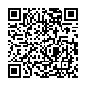 正准备上前劝架的售货小姐满头满脸都是红色的血水――二维码生成