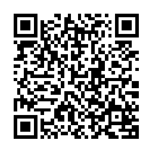 正在外面把风瞎转悠的侍卫小三和焦佩忽然感觉侧面似乎不对劲二维码生成