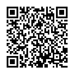 正当整个公司踌躇满志地准备通过一张又一张精心制作的唱片二维码生成