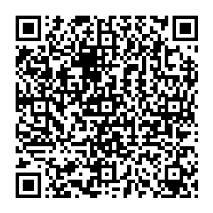 正当袁军准备打电话问问什么时候行动的时候桌上的手机响了看着屏幕上的号码他忙按下接听键二维码生成