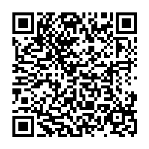 此时场上的上官小易又开始施展符咒尝试破解符小海身上的茅山定身的符咒二维码生成