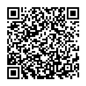此时的墨小宝自然不会知道在他挖空心思琢磨怎么折腾墨景黎玩儿的时候二维码生成