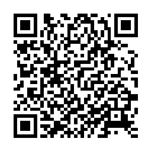 江凛用左手将雷厉行的手指一根一根从自己的衣袖上掰了下来二维码生成