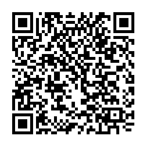 江少游说着就将自己手腕上戴着的那块由军方配发给他的特工手表给摘了下来二维码生成