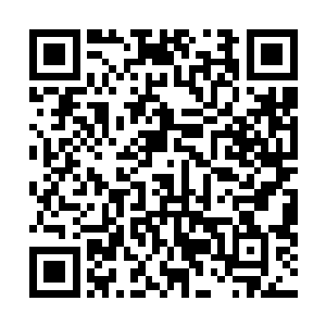 江雨霖在讲台上看到风天翔和林欣悦很嗨皮的在那聊着天二维码生成