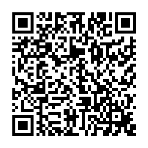 沈文茵还在抚摸着一张不太清晰的三维立体照片照片里的赫连烈制服笔挺二维码生成