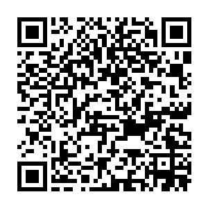 没一会的功夫就端着热腾腾的白粥和几样小菜从小厨房里走了出来二维码生成