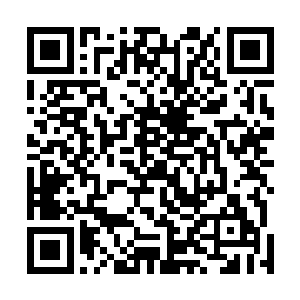 没有人注意到在相距不远的两张桌子上的客人有什么不妥二维码生成