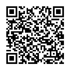 沾到了一辆轿车上――这辆轿车正从厂房门口缓缓驶过二维码生成