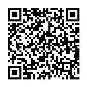 淡紫sè的短袖连衣裙和白皙滑腻的皮肤很自然的融为一体二维码生成